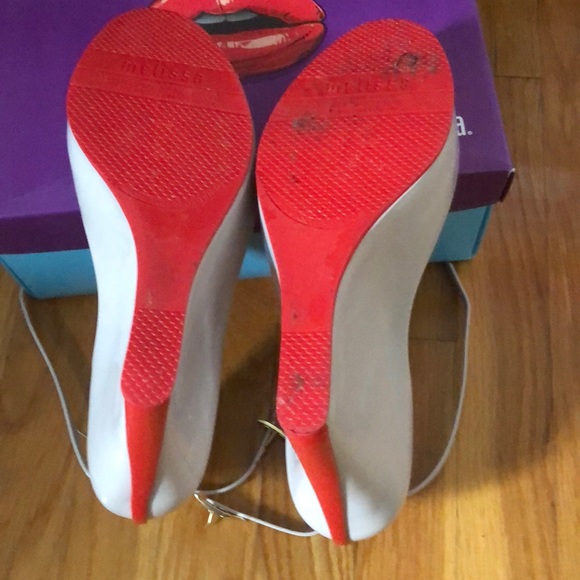 Sandals - Picture 2 of 4